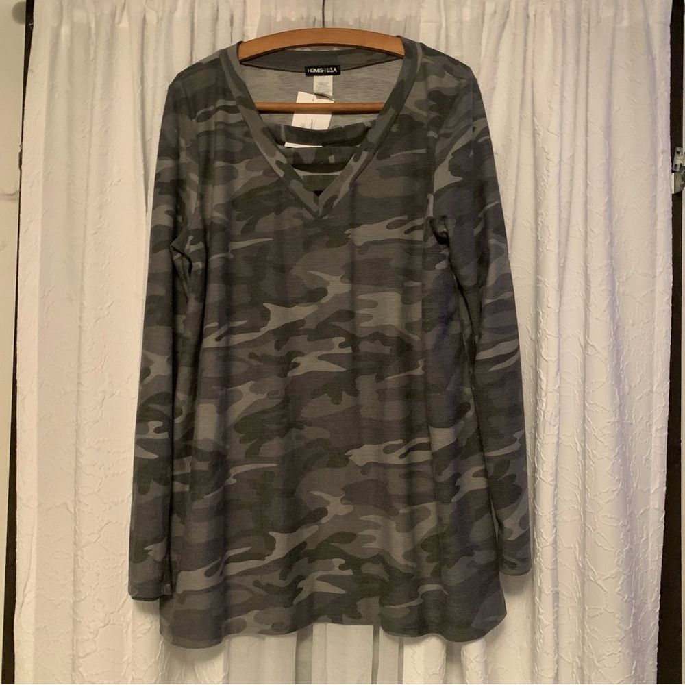 NWT Heimish USA camo long sleeve with peekaboo neckline Sz 2XL